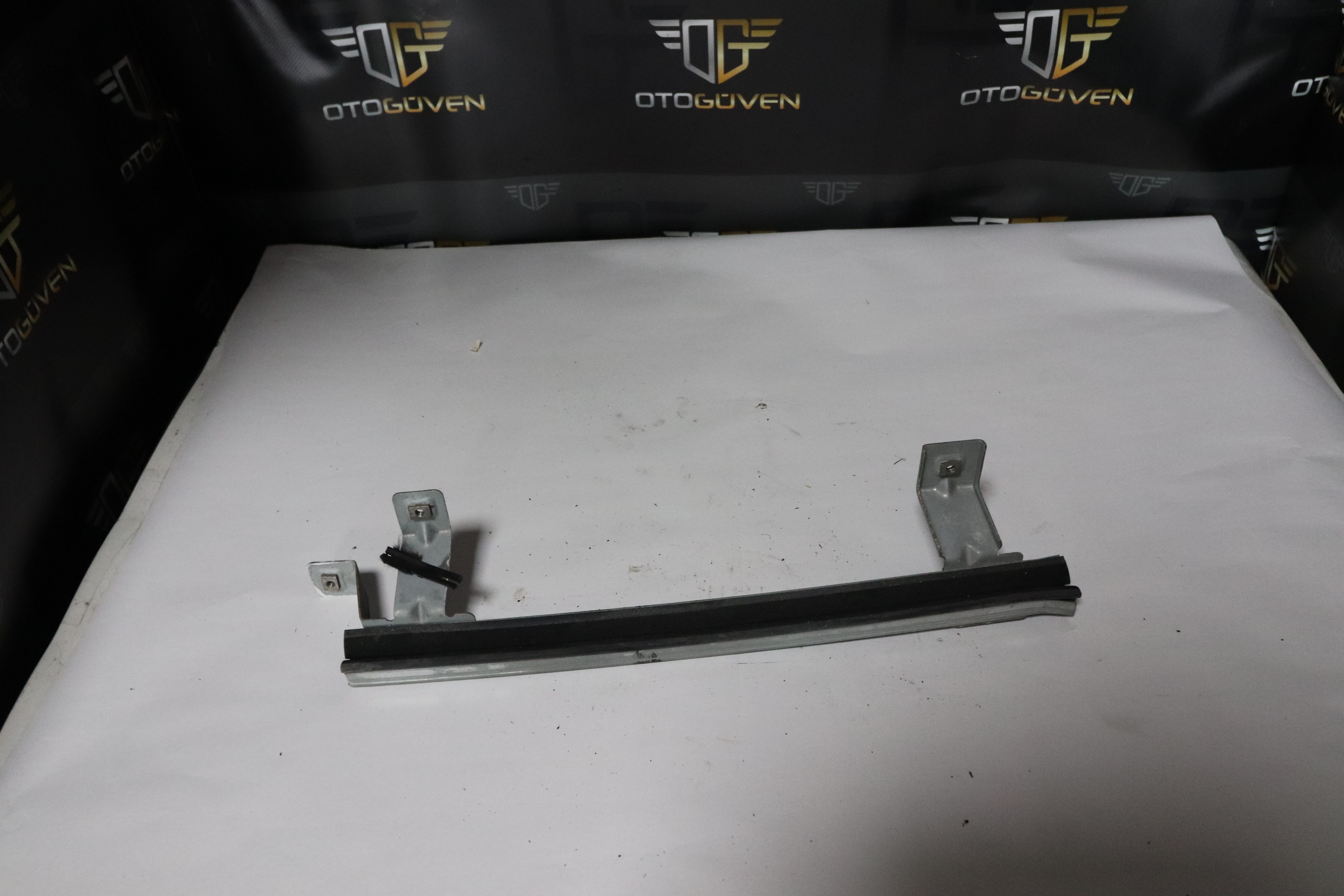 CUSTOM SÜRGÜLÜ CAM ÇITASI