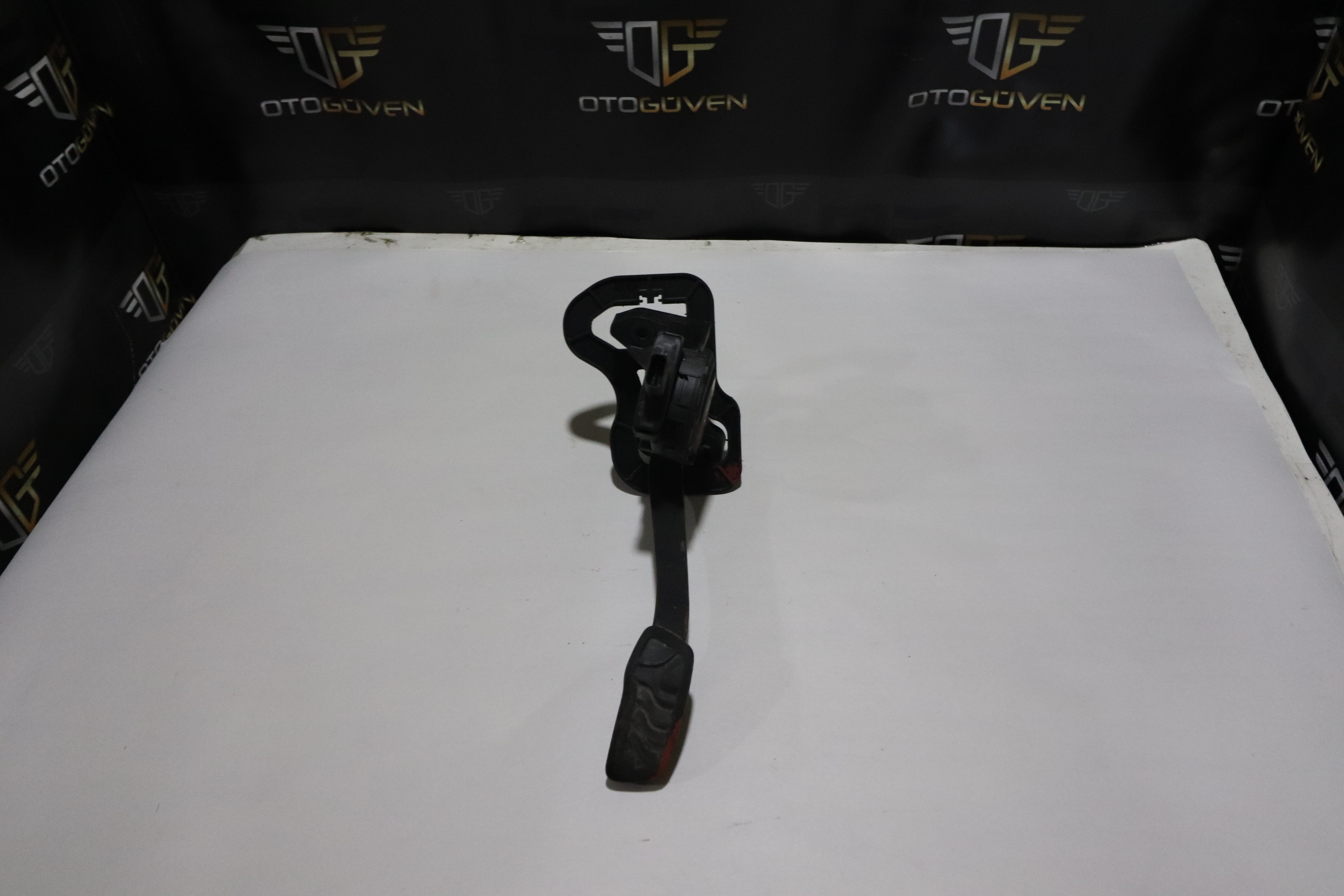 FORD CUSTOM GAZ PEDALI