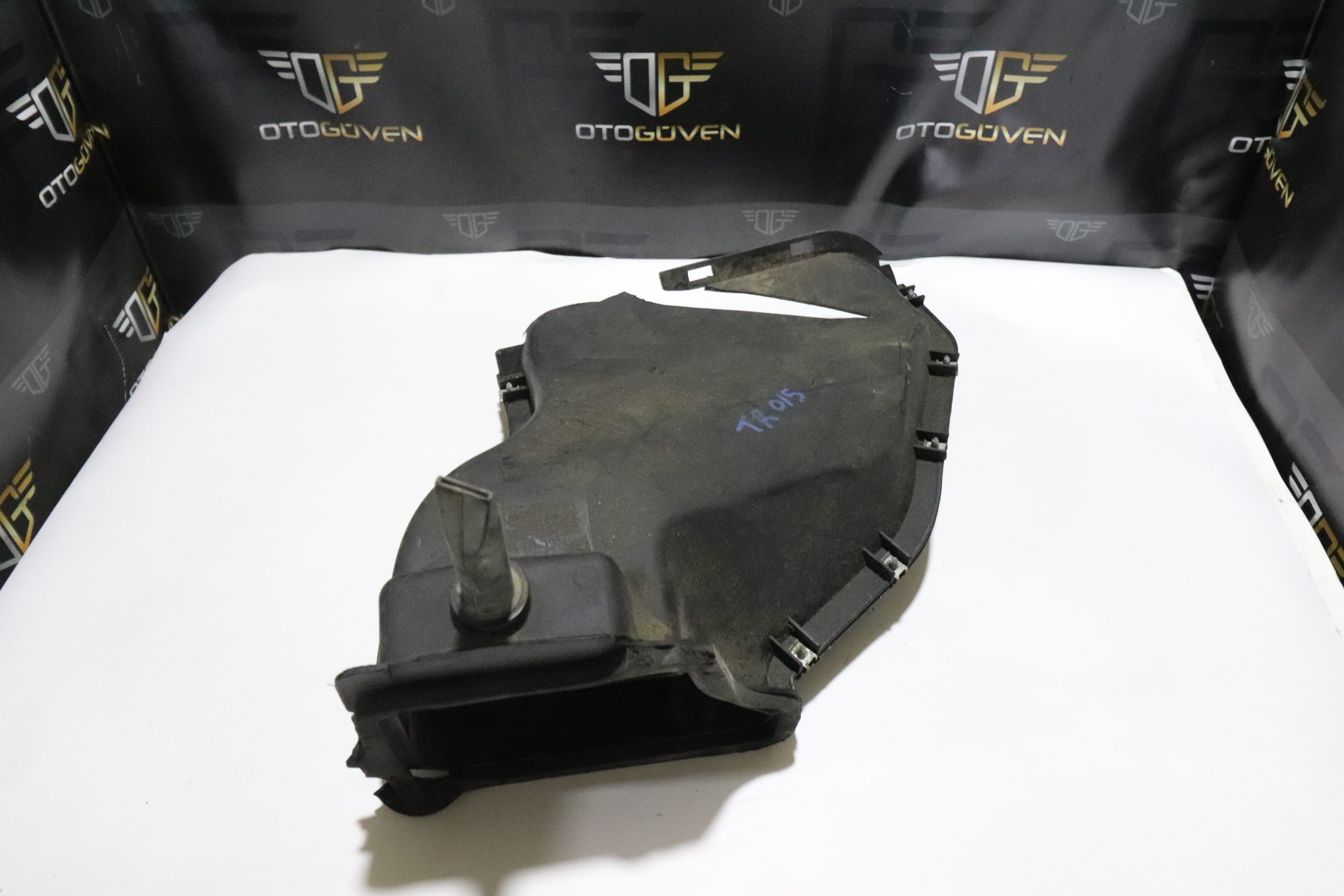 FORD CUSTOM KAPUT ALT HAVALANDIRMA PLASTİĞİ