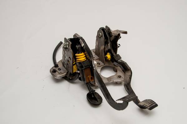 Ford Transit 2014–2018 çıkma debriyaj pedalları