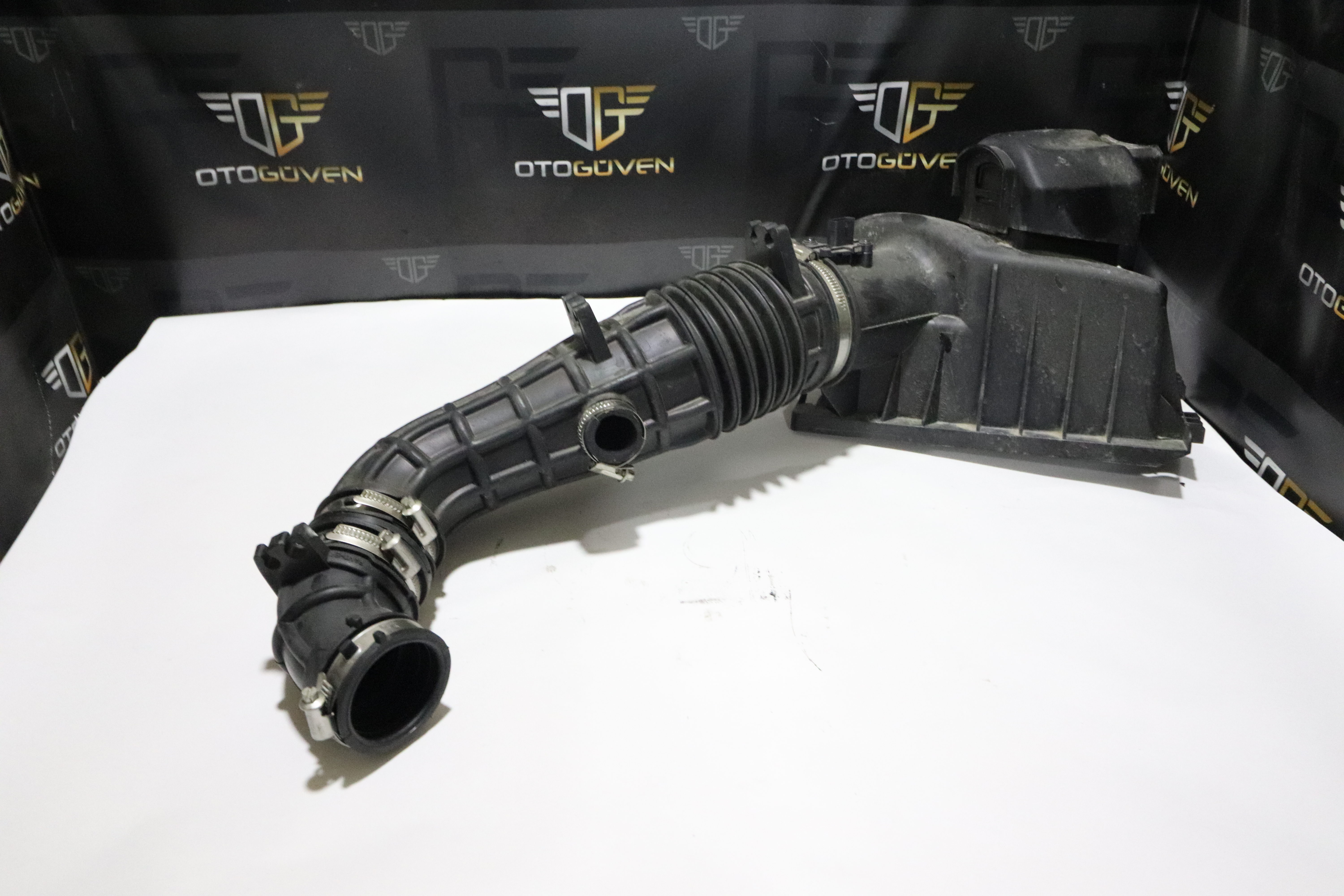 TRANSİT 2020 HAVA FİLTRE ÜST BORUSU