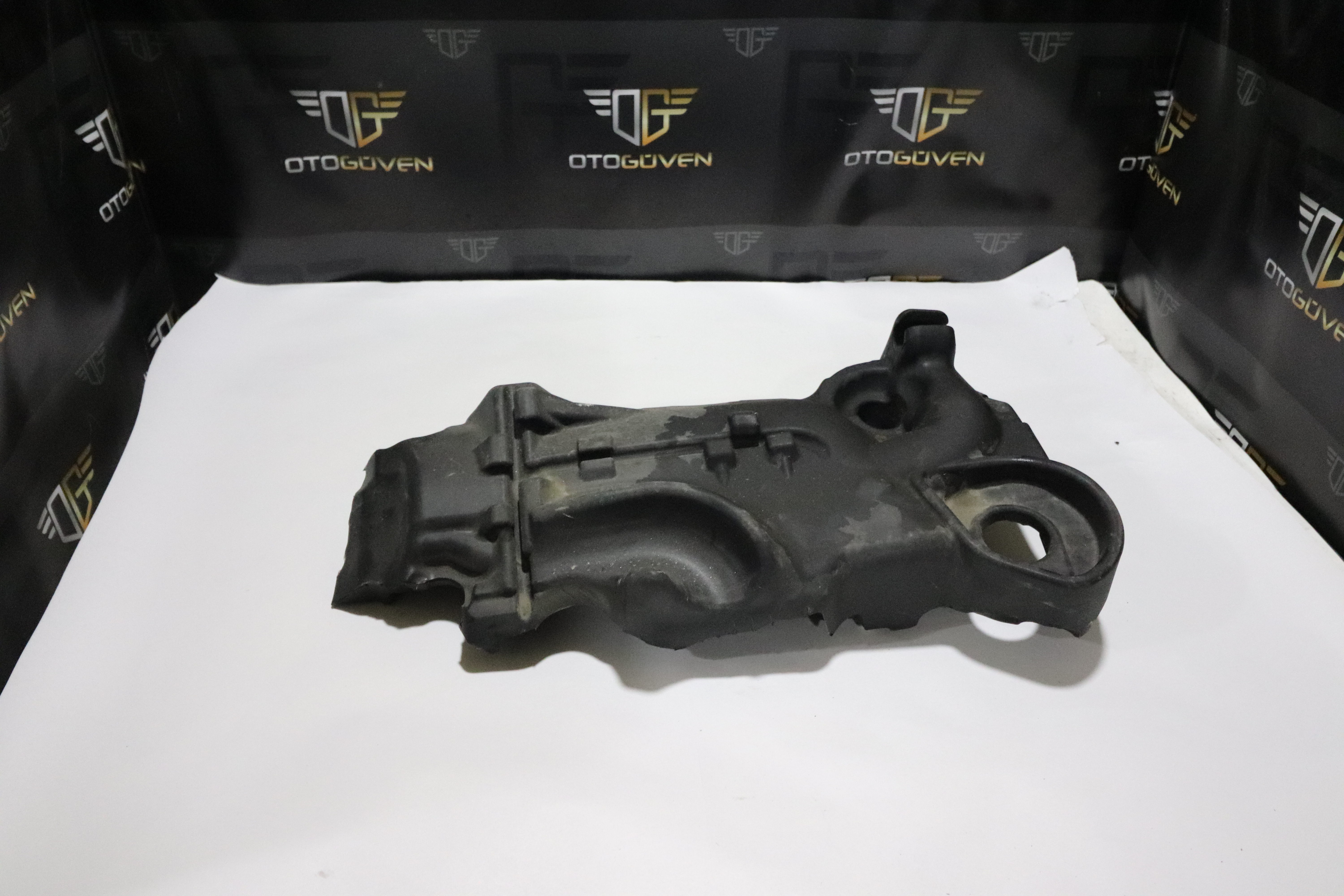 TRANSİT 2020 MOTOR ÜST KORUMA PLASTİĞİ