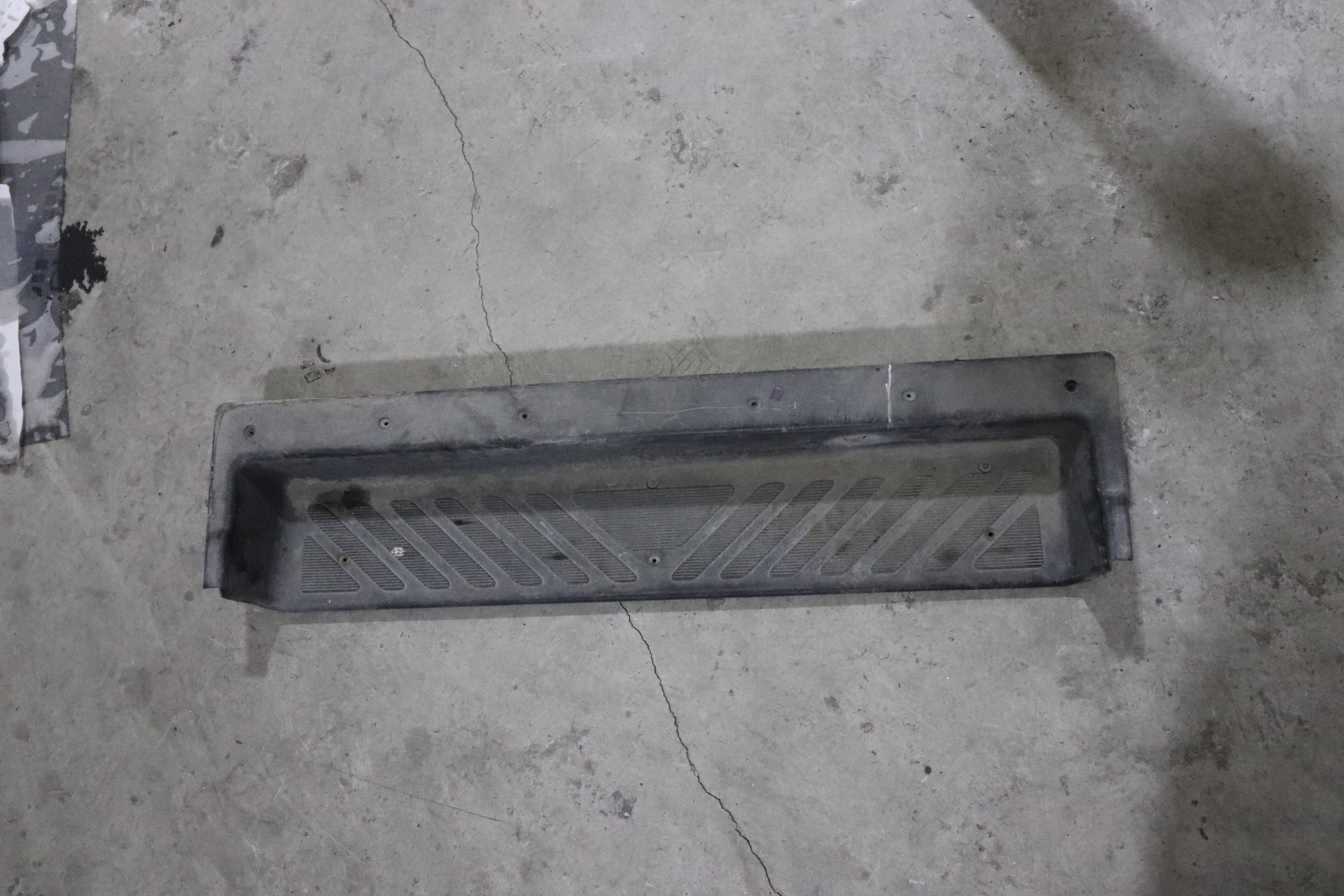 TRANSİT V184 SÜRGÜLÜ KAPI BASAMAK PLASTİĞİ