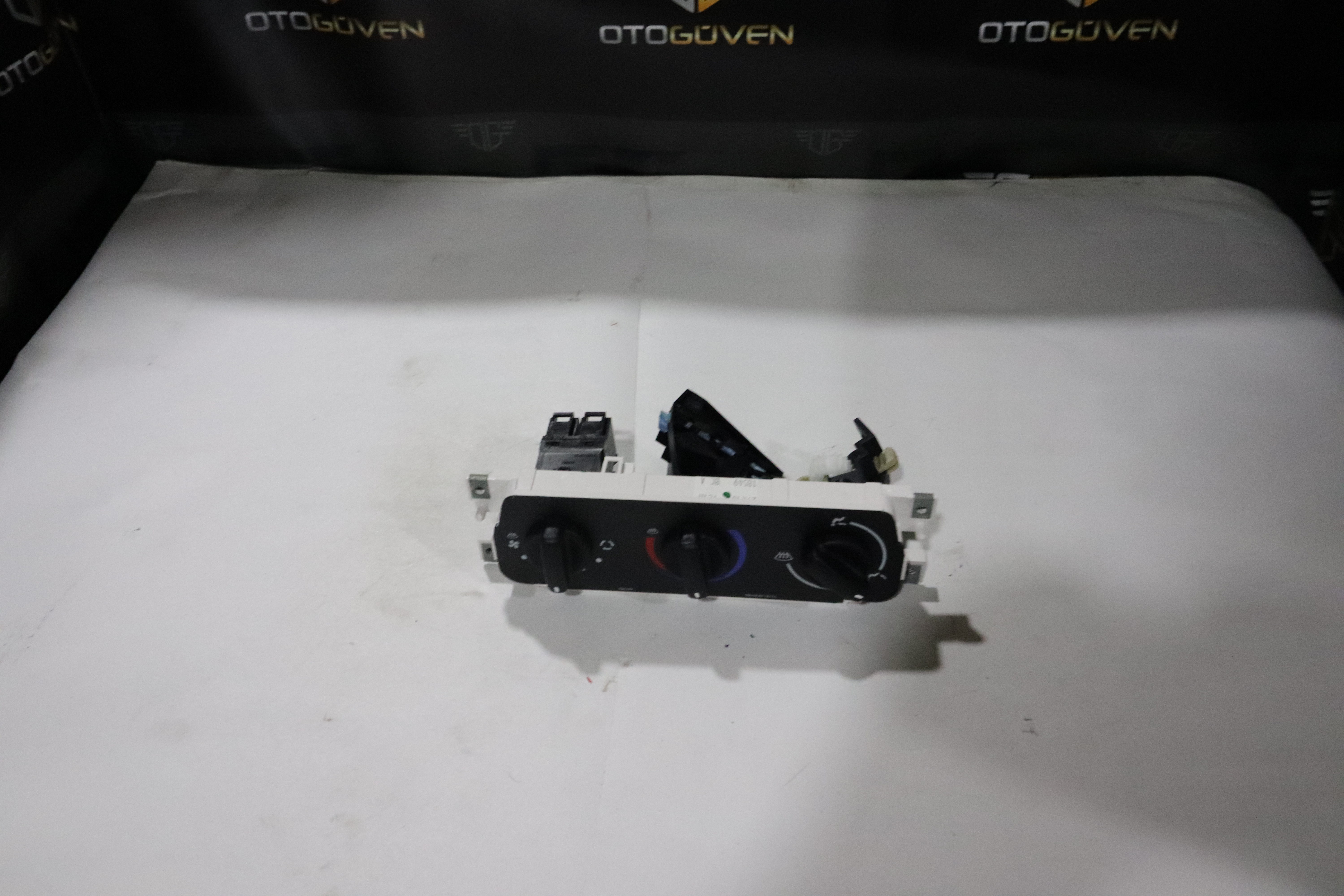 TRANSİT V347 SIFIR KLİMA DÜĞMESİ